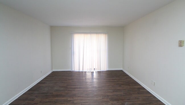 Photo - 2-Bedroom Apt. with Walk-In Closet & Private Deck Unit B