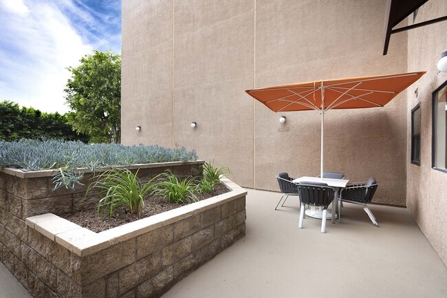 Photo - Burbank Gardens