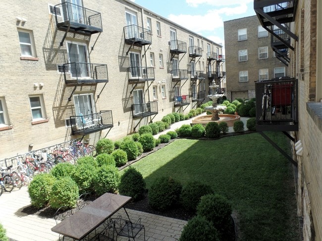 Courtyard - Gallery Central West End Rental