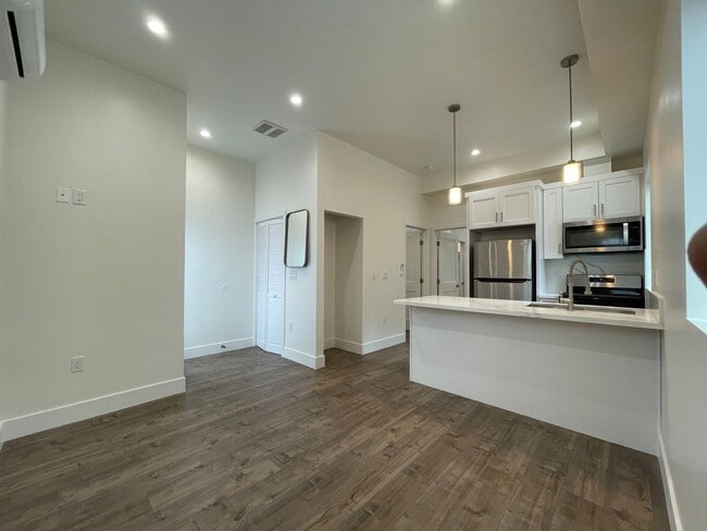Photo - Beautiful Newly Renovated  1 bd 1ba Near Melrose Place