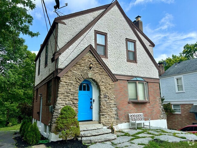 Building Photo - PRICE HILL- Charming 3 bedroom 1.5 bath Rental