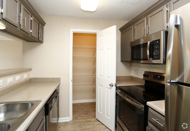 1BR, 1BA - 823sf Bethel- Kitchen - Mariners Crossing