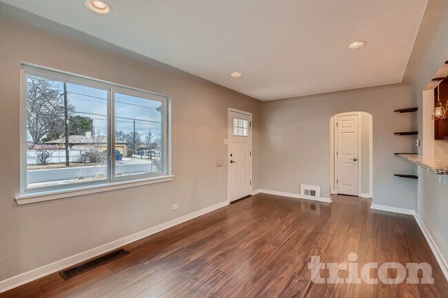 Photo - 3290 Magnolia St