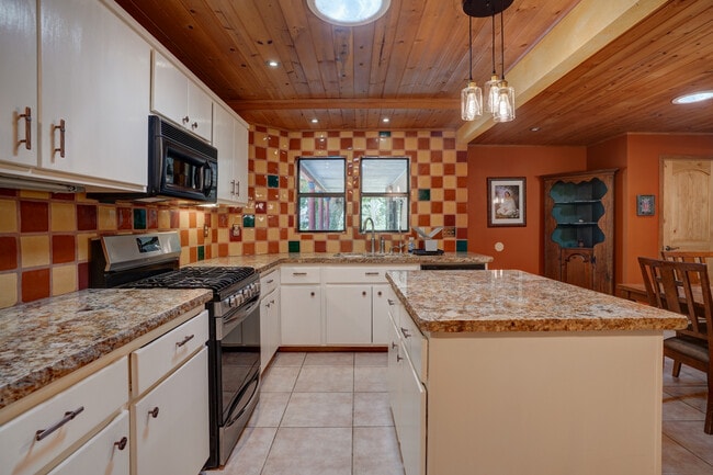 Photo - 1825 Vanderhoef Ln