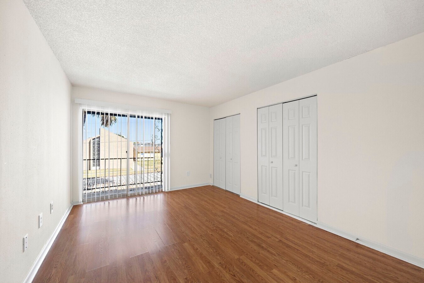 Photo - 711 Holiday Dr