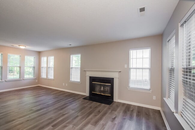 Photo - 3033 Oakcroft Dr