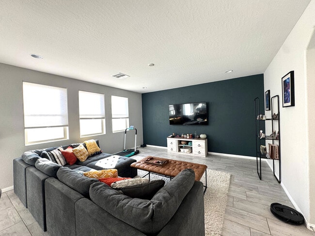 Photo - 237 Zenobia Ct