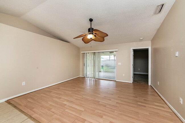 Photo - 4208 76th Dr E