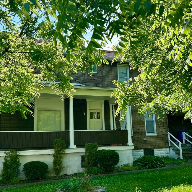 Photo - 626 Baldwin St