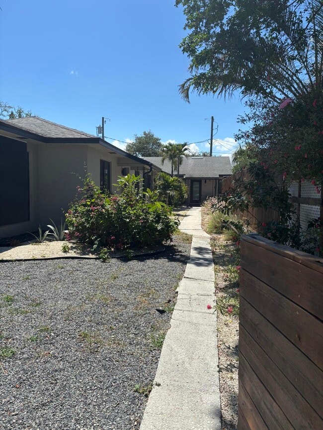Photo - 927 N L St Unidad B