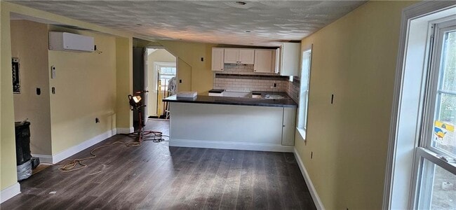 Photo - 292 Samuel Gorton Ave