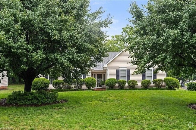 Building Photo - charming 3-bedroom, 2-bath home offering t...