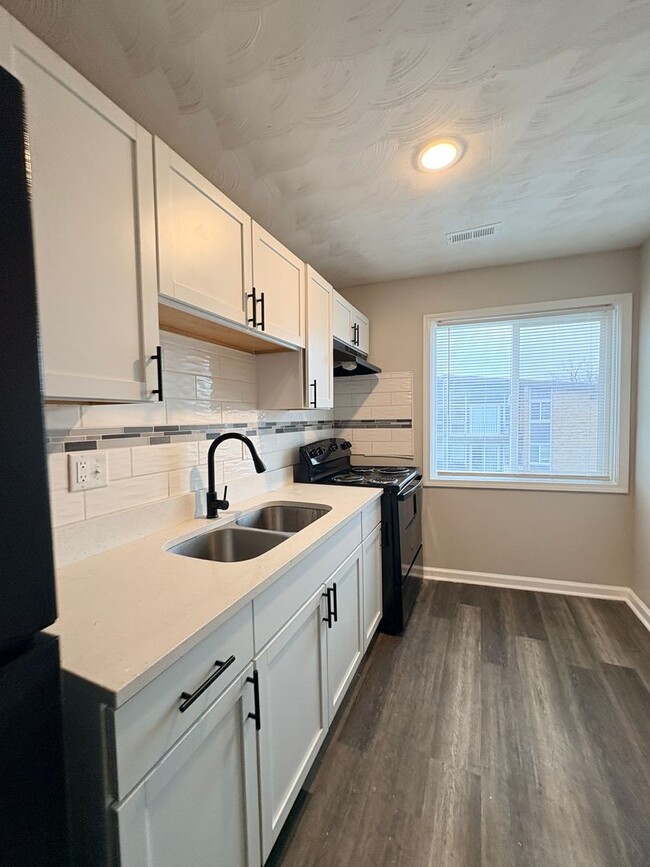 Building Photo - Experience Luxury Living at Bellagio Living I: Modern Apartments in Lawrence, Indiana Unit 9037-A04