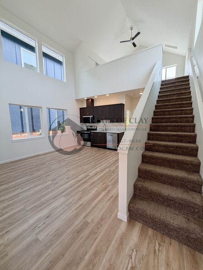 Photo - 2576 Gilbert St S