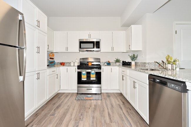 Modern Kitchen Elegance - Deercrest of Antioch