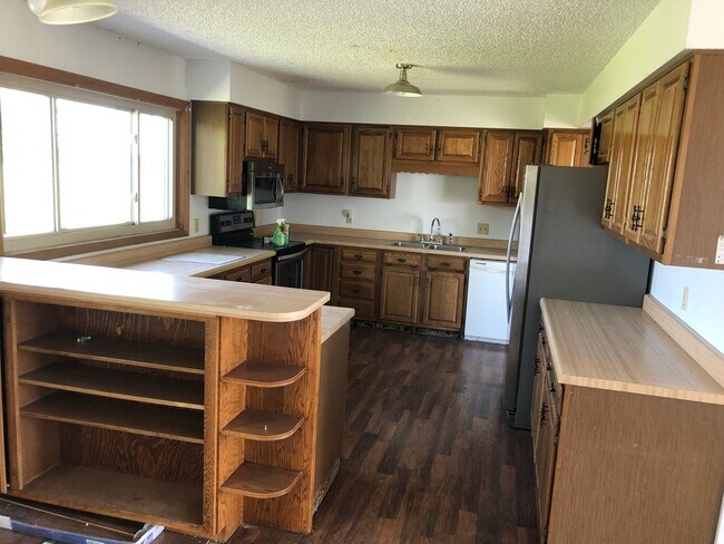 Photo - 4 Bedroom - 3 Bathroom just outside of town!