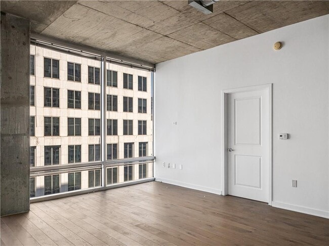 Building Photo - 943 Peachtree St NE Unit 1411