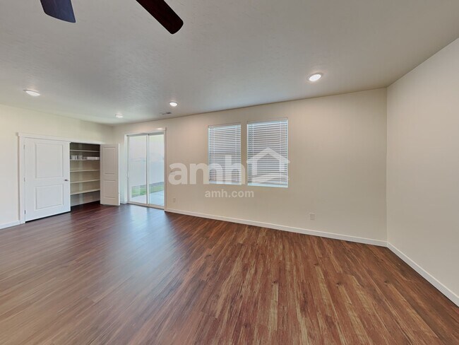 Photo - 1551 N Barkvine Ave