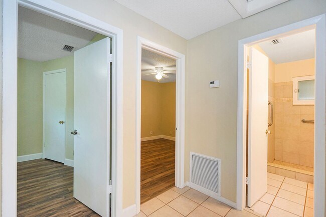 Photo - 2716 SW 46th St Unidad #2