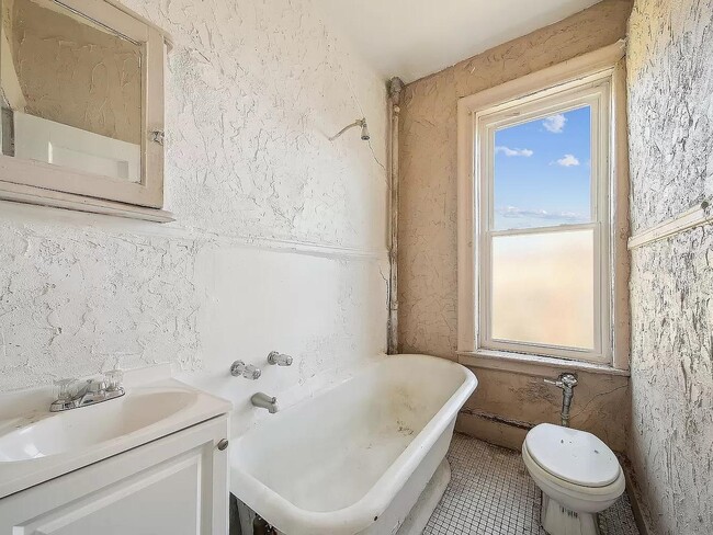 Photo - 374 S 2nd St