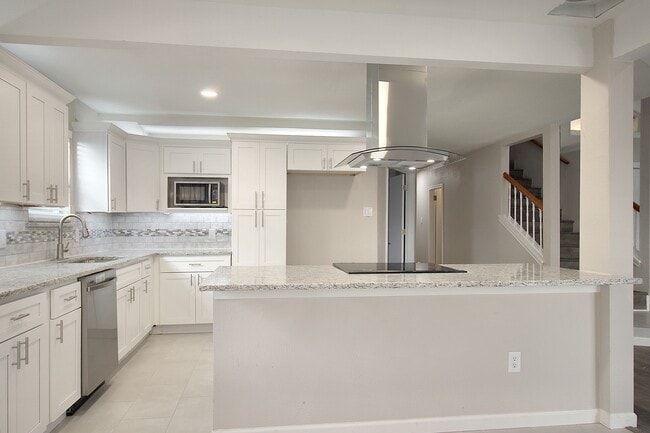 Photo - 911 Rockwall St