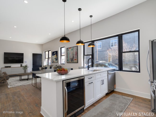 Photo - 846 N Ashland Ave Unit 1R