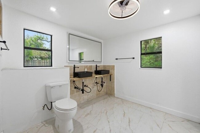 Photo - 2529 Rainbow Dr
