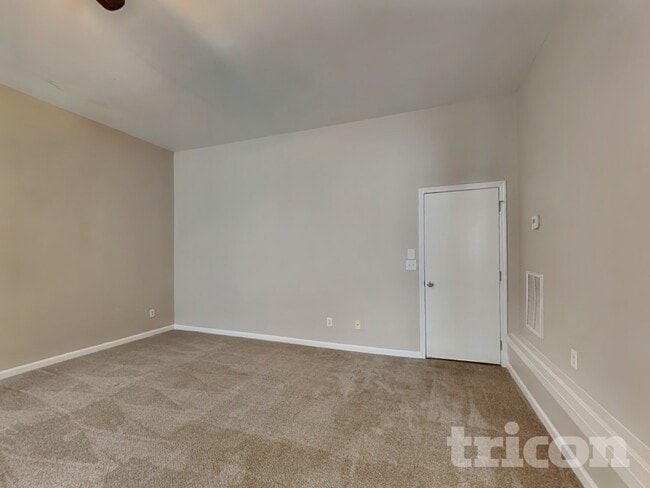 Photo - 7587 Poplar Falls St