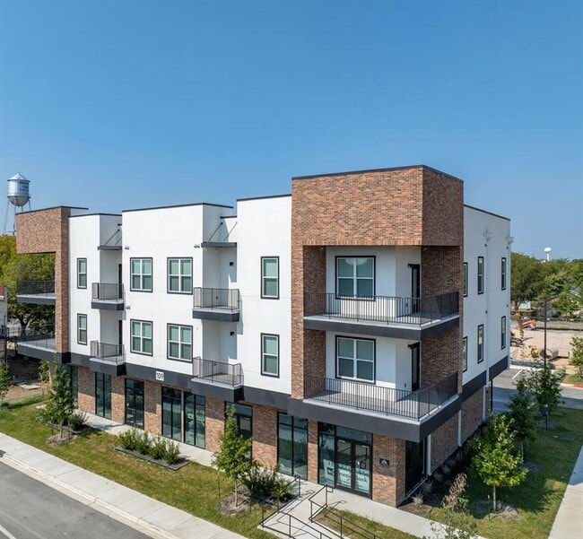 Building Photo - 109 S Lexington St Unit 202