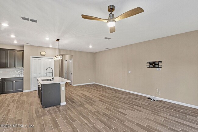 Photo - 483 Boracay Cir