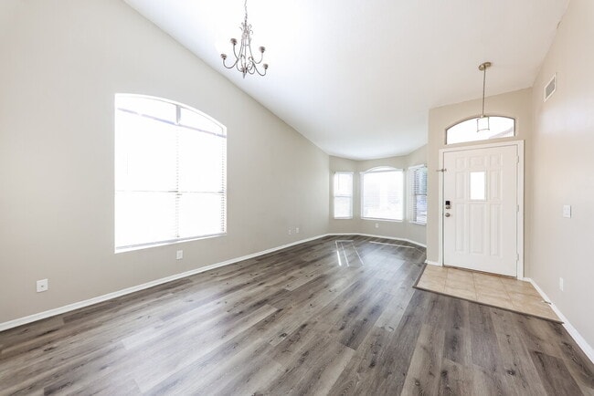 Photo - 548 E Cathy Dr