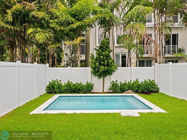 Photo - 808 SE 12th St