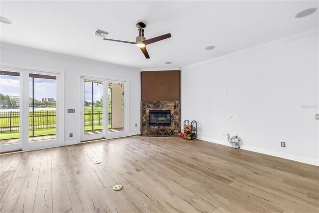 Photo - 651 Saxony Blvd