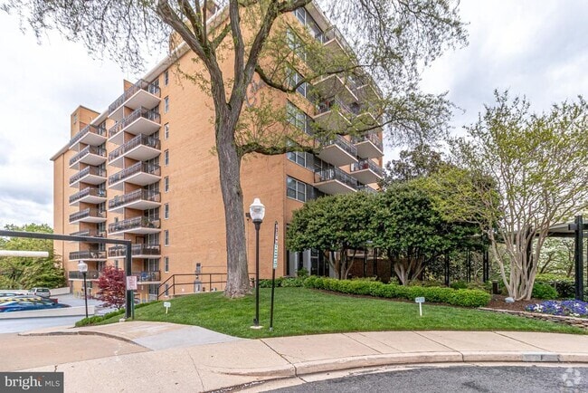 Building Photo - 2030 N Adams St Unit 803 Rental
