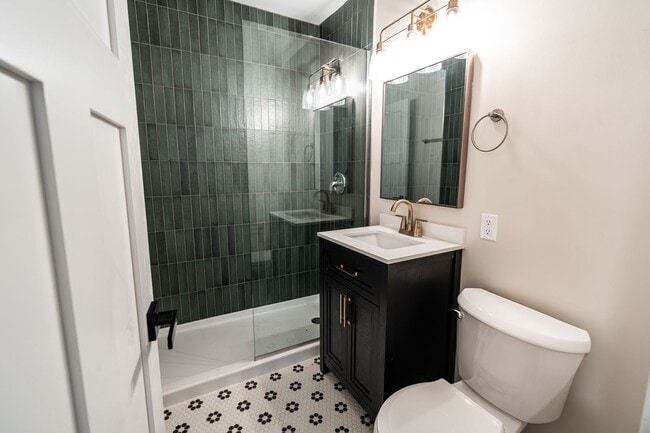 Photo - 2600 E Kenwood Blvd