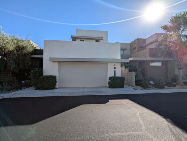 Building Photo - Modern 3-Bedroom Townhome with Private Poo...