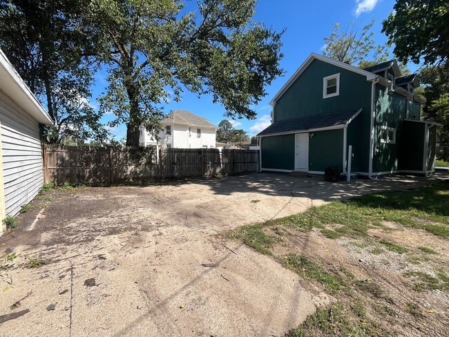 Photo - 3 Bed 1.5 Bath- 2 Car Garage