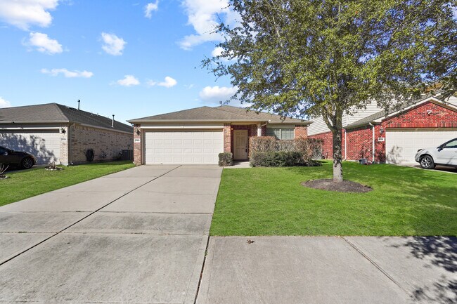 Photo - 1102 Honeysuckle Vine Dr