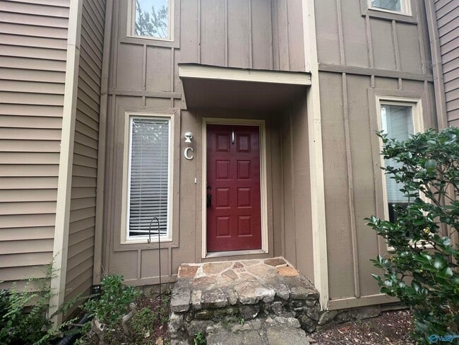 Building Photo - 9007 Mahogany Row SE