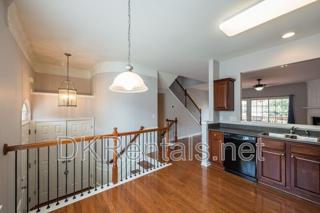 Photo - 1369 Thornborough Dr