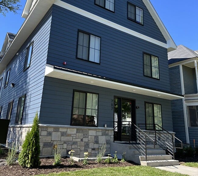 Photo - 707 13th Ave SE Unit 709 13th Ave SE