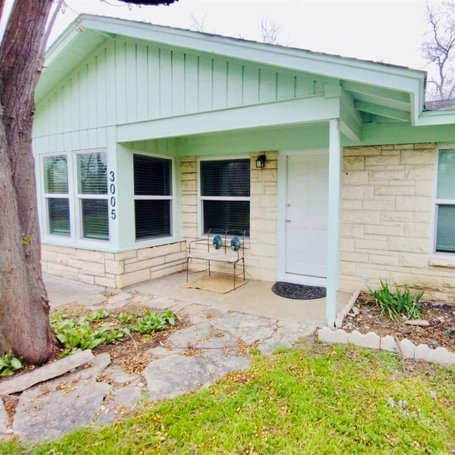 Building Photo - 3005 Burning Oak Dr Rental