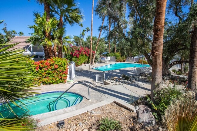 Photo - Mid-Century in Rancho Mirage! Unidad 21