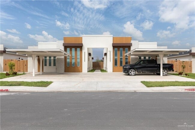 Building Photo - 14 Providence Ave Unit C