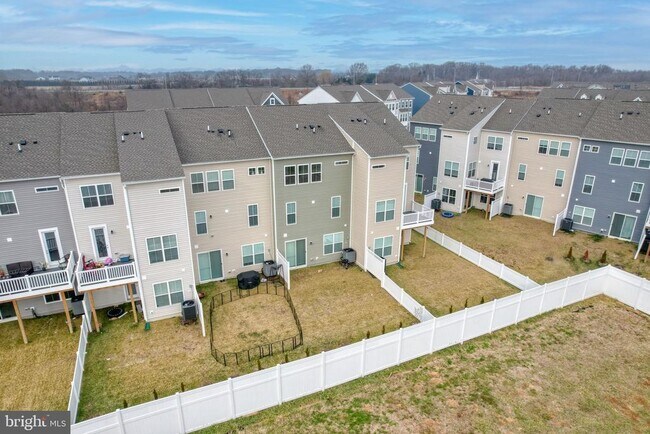 Photo - 345 Andrew Ct