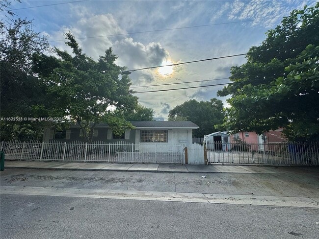 Building Photo - 901 NW 55th St Rental