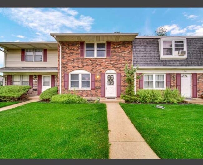 Building Photo - 1765 Short Ave