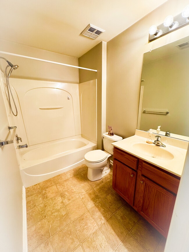 Photo - 136 Lionheart Ln Unit 136