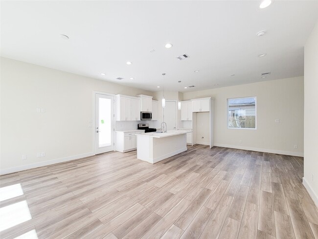 Building Photo - 5931 Beall St Rental
