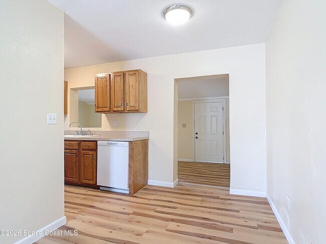1590 Hilldale Rd